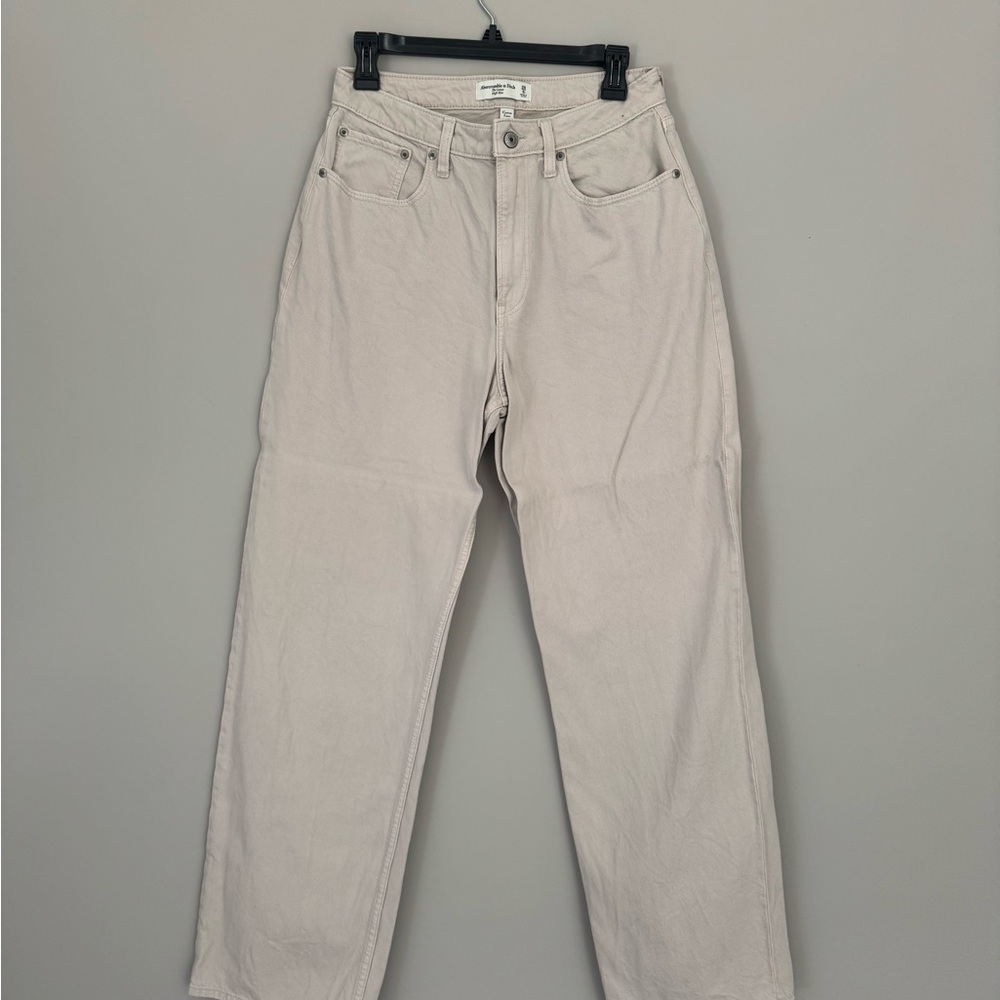 Abercrombie curve love “The Loose Highrise” Beige Straight-Leg Jeans
